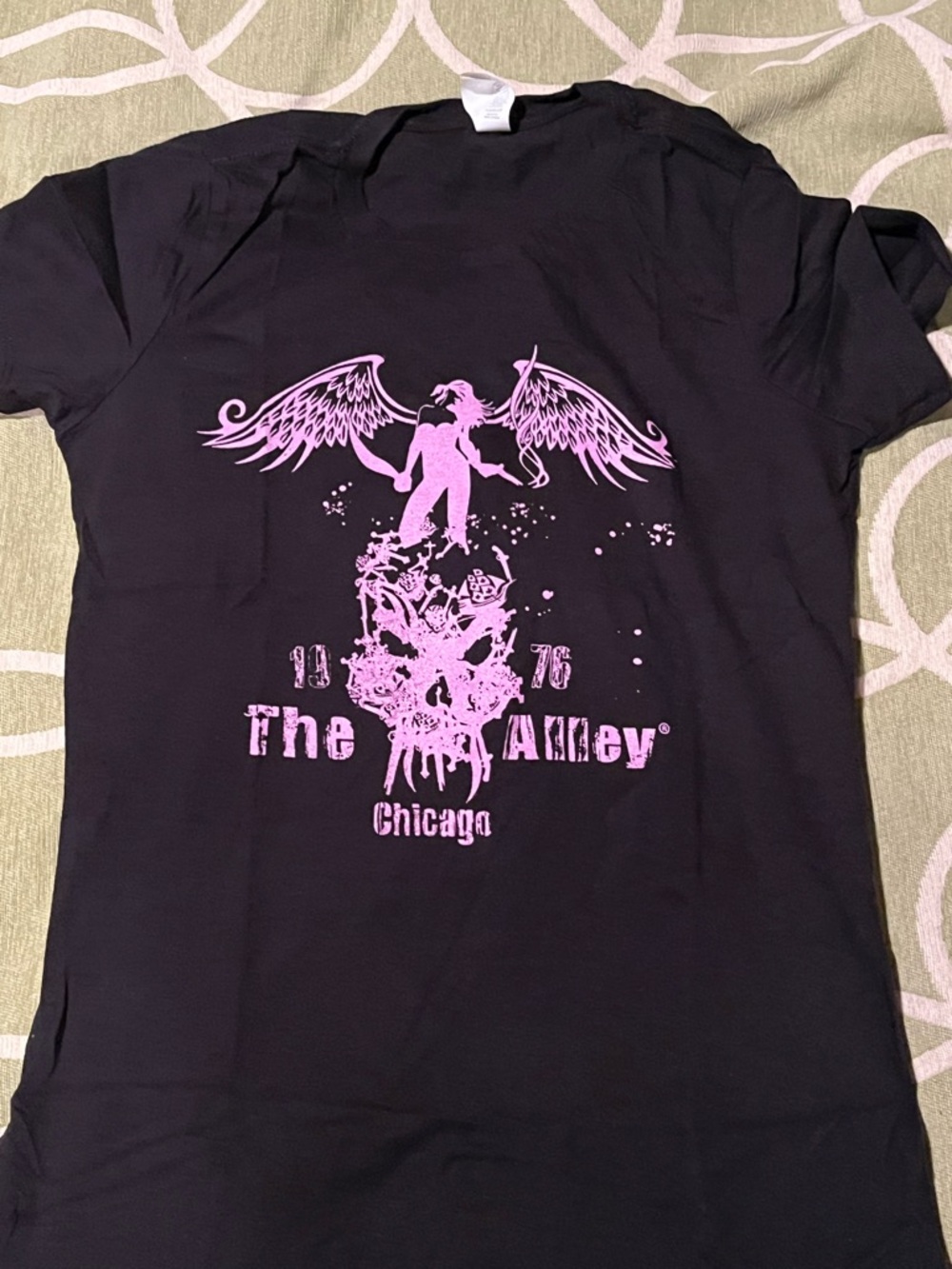 Women’s Graphic T Shirt Size M  ( Slim Fit)